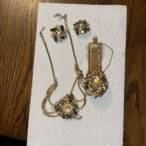 Vintage Hobe jewels, set of necklace, earrings and bracelet.